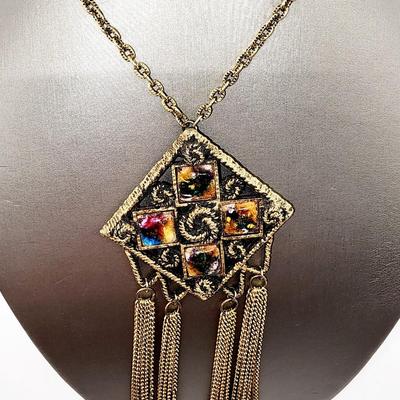 LOT 97:: Large LOT of Vintage Fashion Necklaces