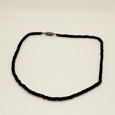 LOT 97:: Large LOT of Vintage Fashion Necklaces