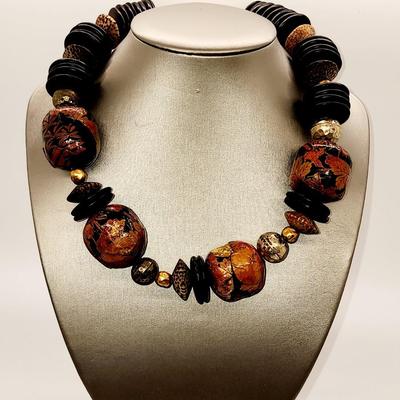 LOT 98:: Large Lot of Vintage Fashion Necklaces