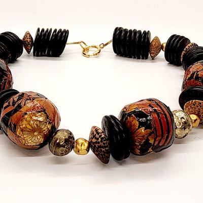 LOT 98:: Large Lot of Vintage Fashion Necklaces