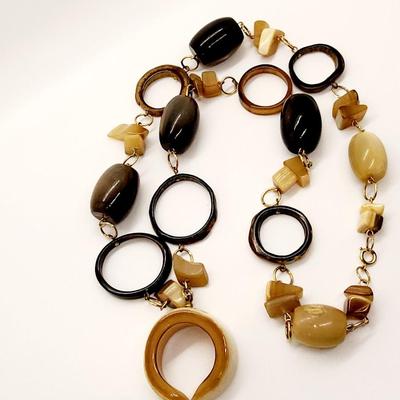 LOT 98:: Large Lot of Vintage Fashion Necklaces