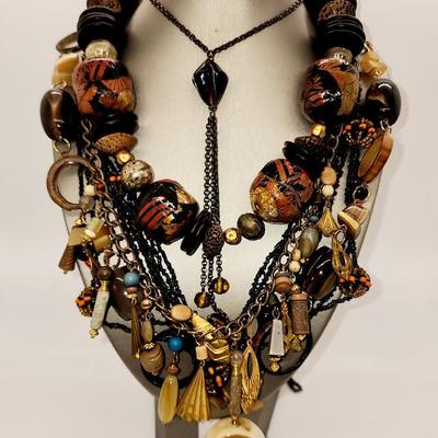 LOT 98:: Large Lot of Vintage Fashion Necklaces