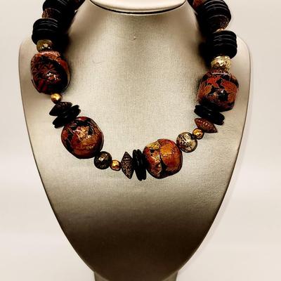 LOT 98:: Large Lot of Vintage Fashion Necklaces