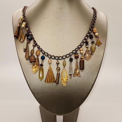 LOT 98:: Large Lot of Vintage Fashion Necklaces