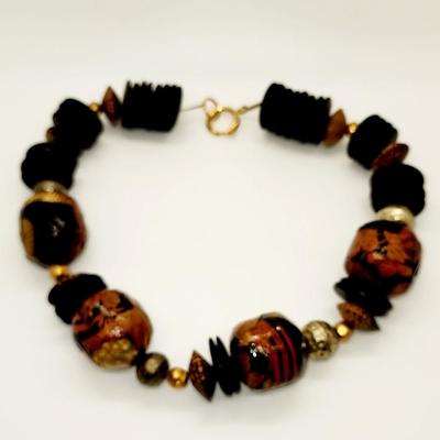 LOT 98:: Large Lot of Vintage Fashion Necklaces