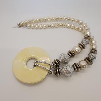 LOT 99:: LOT of Vintage Fashion Necklaces