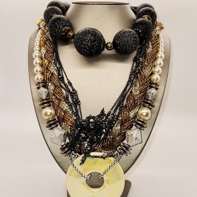 LOT 99:: LOT of Vintage Fashion Necklaces