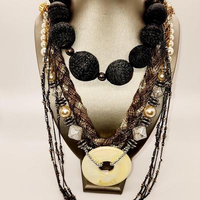 LOT 99:: LOT of Vintage Fashion Necklaces