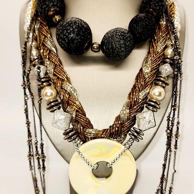 LOT 99:: LOT of Vintage Fashion Necklaces