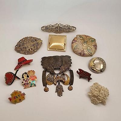 LOT 102:: Vintage Pin and Brooch Lot