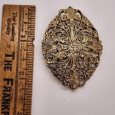 LOT 102:: Vintage Pin and Brooch Lot