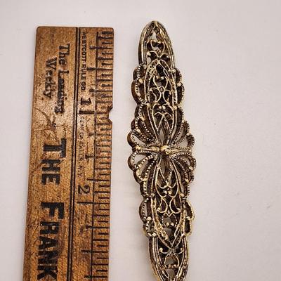 LOT 102:: Vintage Pin and Brooch Lot