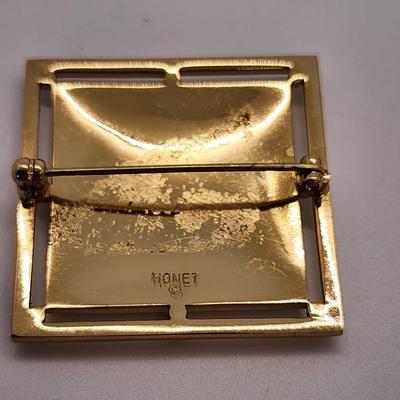 LOT 102:: Vintage Pin and Brooch Lot