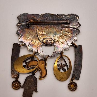 LOT 102:: Vintage Pin and Brooch Lot