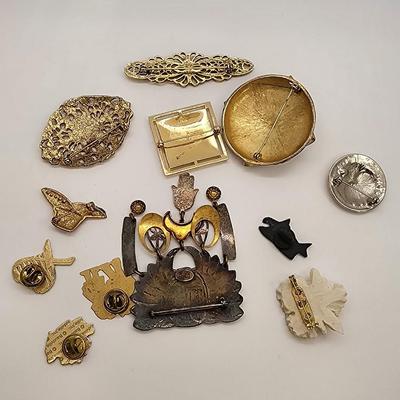 LOT 102:: Vintage Pin and Brooch Lot