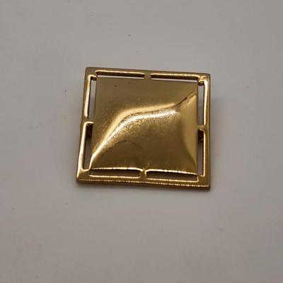 LOT 102:: Vintage Pin and Brooch Lot