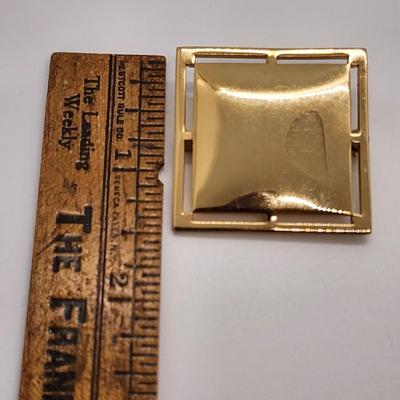 LOT 102:: Vintage Pin and Brooch Lot