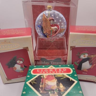 LOT:: 112 Ornaments Hallmark & Kmart