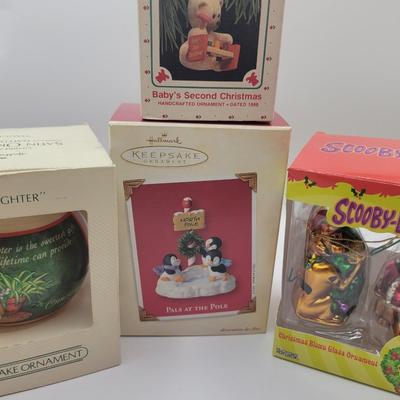 LOT:: 115 Hallmark Ornaments