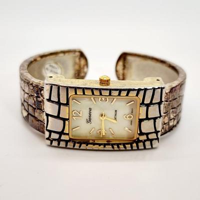 LOT 124:: Large Lot of Watches-Untested