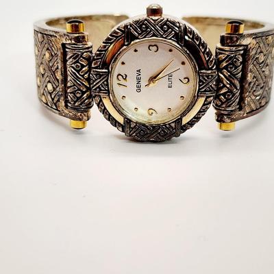 LOT 124:: Large Lot of Watches-Untested