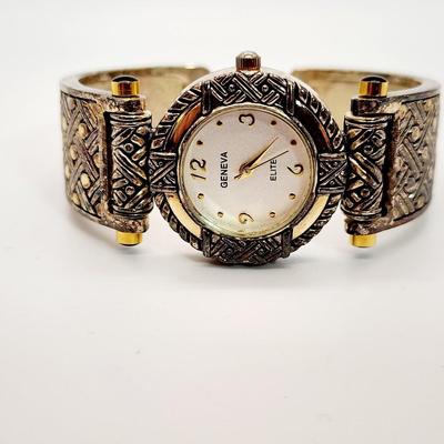 LOT 124:: Large Lot of Watches-Untested