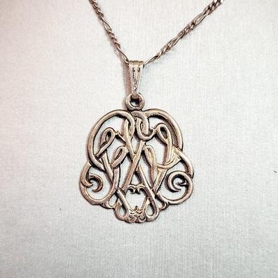 LOT 125:: Vintage 24" L 925 Italy Sterling Silver Pendant Necklace 11.7g