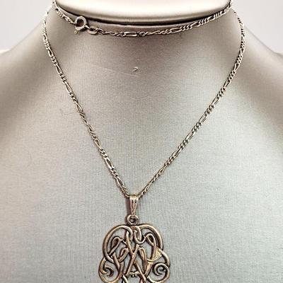 LOT 125:: Vintage 24" L 925 Italy Sterling Silver Pendant Necklace 11.7g