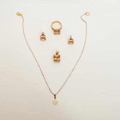 LOT 129:: Mixed lot of Costume Jewelry