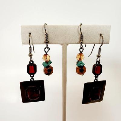 LOT 129:: Mixed lot of Costume Jewelry