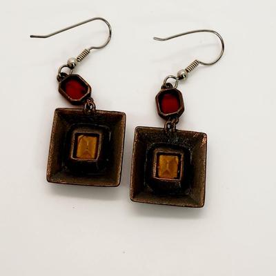 LOT 129:: Mixed lot of Costume Jewelry