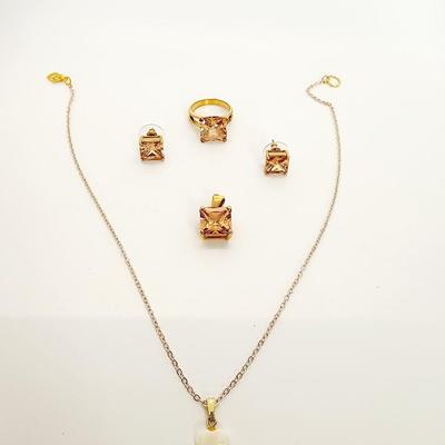 LOT 129:: Mixed lot of Costume Jewelry