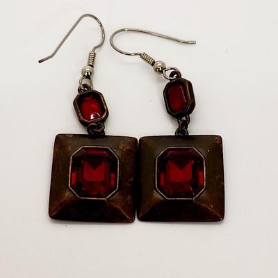 LOT 129:: Mixed lot of Costume Jewelry