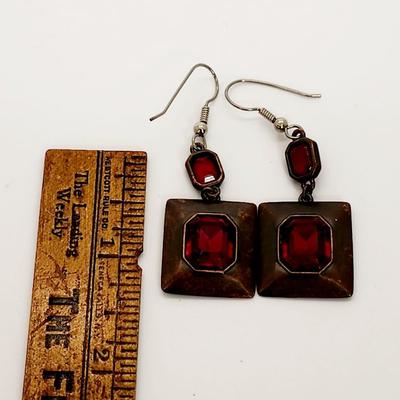 LOT 129:: Mixed lot of Costume Jewelry