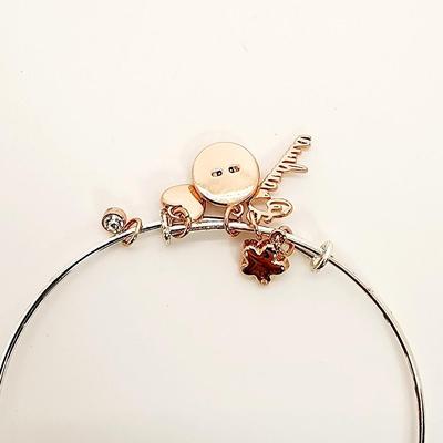 LOT 129:: Mixed lot of Costume Jewelry