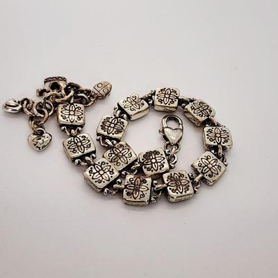 LOT 130:: Bracelet Lot