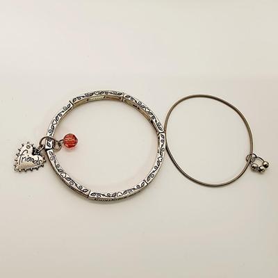 LOT 130:: Bracelet Lot