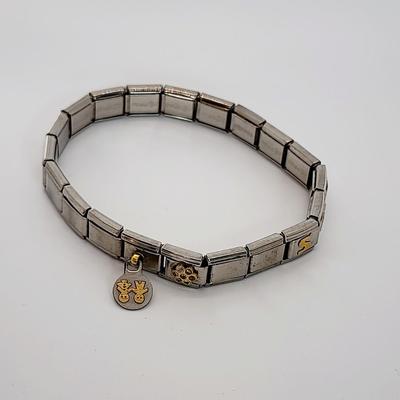 LOT 130:: Bracelet Lot