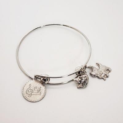 LOT 130:: Bracelet Lot