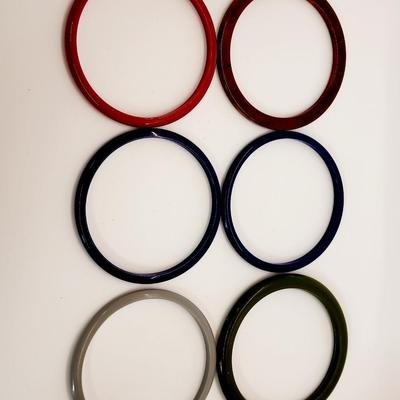 LOT 130:: Bracelet Lot