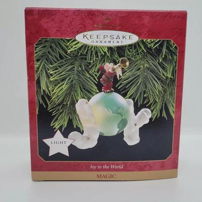 LOT:: 134 Hallmark Ornaments