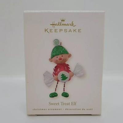 LOT:: 134 Hallmark Ornaments