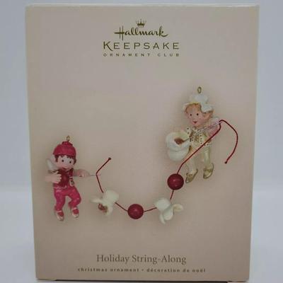 LOT:: 134 Hallmark Ornaments
