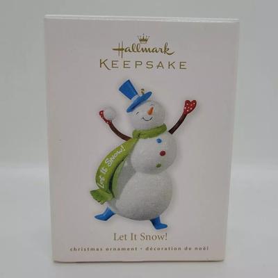 LOT:: 134 Hallmark Ornaments