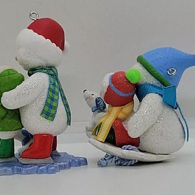 LOT:: 135 Hallmark Ornaments