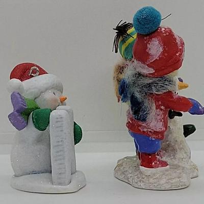 LOT:: 135 Hallmark Ornaments