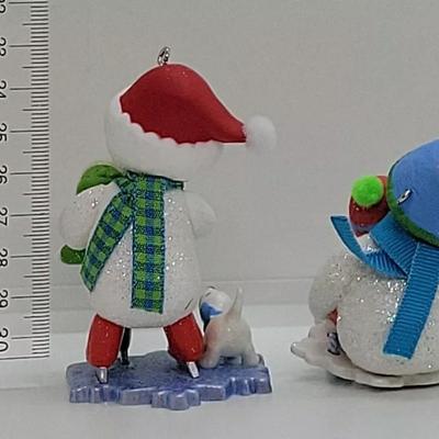 LOT:: 135 Hallmark Ornaments