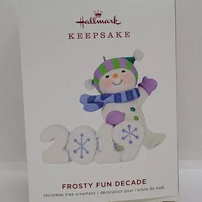 LOT:: Hallmark Ornaments