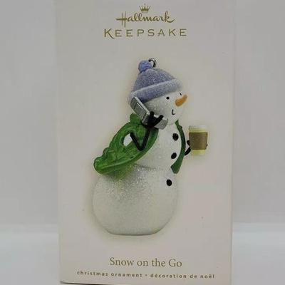 LOT:: Hallmark Ornaments
