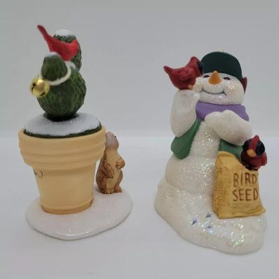 LOT:: 137 Hallmark Ornaments
